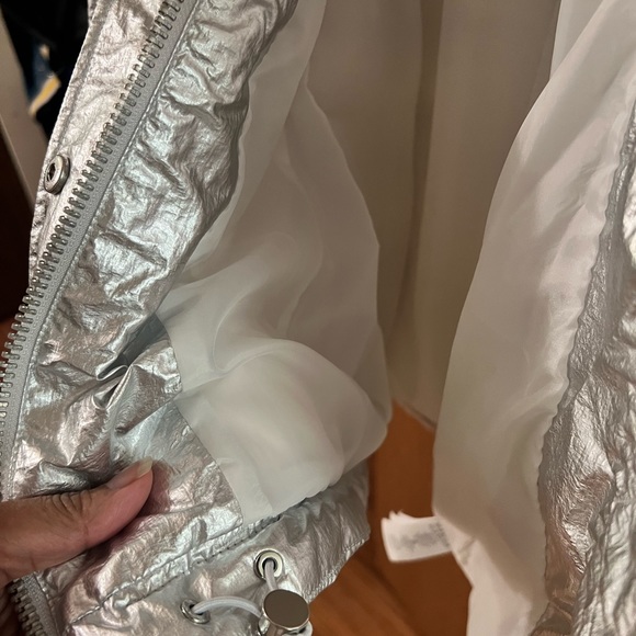 SILVER METALLIC WINTER COAT BY MICHAEL KORS… SIZE LARGE… NEW WITH TAGS. - Picture 12 of 16